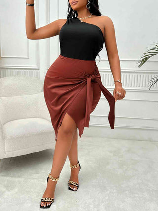 Shop Plus Size One-Shoulder Sleeveless Tied Dress Now On Klozey Store - Trendy U.S. Premium Women Apparel & Accessories And Be Up-To-Fashion!